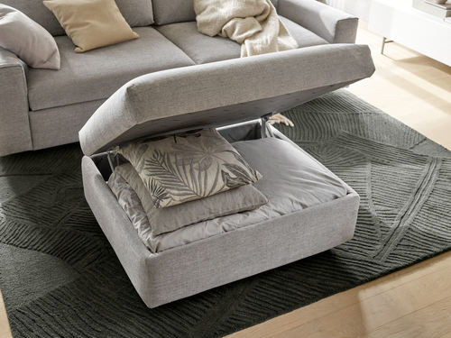 Funkcjonalna elegancja salonu - wygodna sofa z funkcją spania